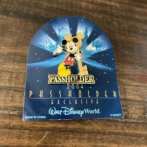 Disney Passholder Exclusive Mickey Mouse 2004 Pin